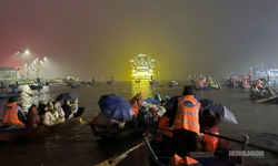 Biển người trẩy hội chùa Hương sáng mùng 6 Tết