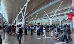 Dòng người trở lại TP Hồ Chí Minh tăng cao, vé máy bay khan hiếm cục bộ