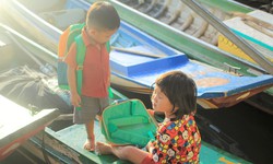 Chở Tết ra làng bè: Quỹ Vầng Trăng Khuyết cùng Zalopay mang Tết đến với những đứa trẻ lênh đênh trên hồ Trị An