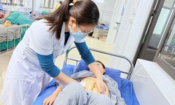 Bất ngờ, cô gái 26 tuổi nuốt 3 que tăm trong cỗ cưới 