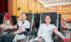 Bác sĩ kỷ niệm Ngày Thầy thuốc Việt Nam bằng nghĩa cử hiến máu  cứu người