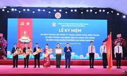 Bệnh viện Đa khoa Cửa Đông đón nhận Huân chương Lao động hạng Ba