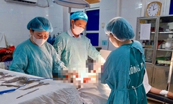 Người phụ nữ có khối u xơ tử cung to như quả bưởi