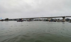 Hai mẹ con tử vong do lật thuyền, dừng giải đua ghe ở Huế