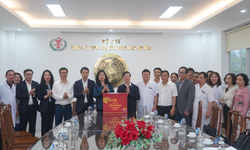 Bộ trưởng Đào Hồng Lan thăm, làm việc và chúc Tết Bệnh viện Phong-Da liễu Trung ương Quy Hòa