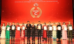 Báo Sức khỏe và Đời sống vinh dự nhận giải C Giải báo chí Búa liềm Vàng 2025
