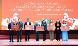 Bộ trưởng Đào Hồng Lan cùng Đoàn ĐBQH Bắc Ninh trao quà tặng các đối tượng chính sách - xã hội