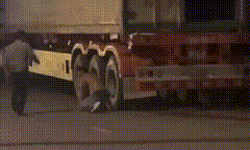 Nguyên nhân người đàn ông cầm hung khí liên tiếp đánh, chém người khác