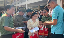 Công an TPHCM mang Xuân hy vọng đến bệnh nhân điều trị nội trú