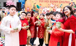 Học sinh Thủ đô rộn ràng trải nghiệm Tết Việt ngay tại sân trường