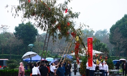 Dựng cây nêu ngày Tết - đánh thức hồn thiêng mùa xuân