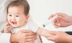 Tiêm nhắc, tiêm đuổi vaccine: 'Lá chắn' miễn dịch bền vững cho mọi lứa tuổi