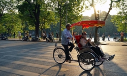 Miền Bắc hửng nắng, tăng nhiệt mạnh trước khi đón không khí lạnh tăng cường