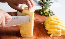 Cách tránh bị rát lưỡi khi ăn dứa tươi