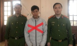 Khởi tố đối tượng kéo lê bạn gái trên đường