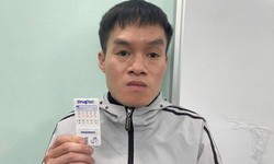 Mẹ 'sốc nặng' khi nhận được ảnh khỏa thân của con gái 14 tuổi từ người lạ