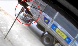 Cận cảnh màn giải cứu nghẹt thở người phụ nữ bị xe tải cuốn vào gầm