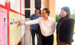 Người dân giáo xứ Đồng Bình đặt trọn niềm tin từ những lá phiếu bầu