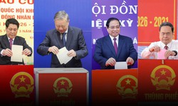 Tổng Bí thư Tô Lâm cùng các đồng chí lãnh đạo Đảng, Nhà nước thực hiện quyền cử tri