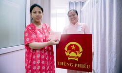 Sản phụ vừa vượt cạn thành công: 'Đây là lần bầu cử đáng nhớ nhất cuộc đời tôi'