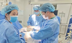 Ngã cầu thang, cháu bé 14 tháng tuổi bị chấn thương sọ não nặng