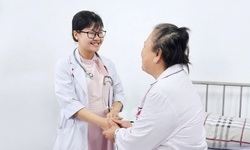 Trượt đốt sống sau té ngã, bệnh nhân được cứu bằng mổ nội soi ít xâm lấn