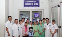 Chạy đua với thời gian cứu cháu bé bị rắn cạp nia cắn