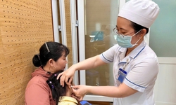 Điếc đột ngột và ‘bẫy’ công nghệ: Cảnh báo từ chuyên gia Tai Mũi Họng