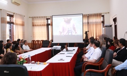 Chuyên gia tâm lý hướng dẫn cách giao tiếp, tương tác với trẻ tự kỷ