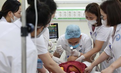 Xe 29 chỗ lao xuống vực ở Tam Đảo: Có 1 nạn nhân nữ bị thương rất nặng