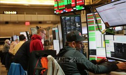 Giá dầu, chứng khoán toàn cầu biến động trái chiều theo tín hiệu đàm phán tại Trung Đông