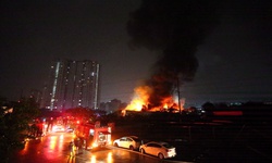 Cháy lớn khu kho xưởng 6.000m2  ở Thanh Liệt, 1 người tử vong