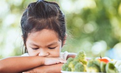 Trẻ biếng ăn: Đừng biến bữa cơm thành cuộc chiến tâm lý