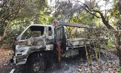 Cháy xe tải gắn cẩu tại Hòa Lạc, 1 người tử vong nghi do vướng dây điện