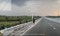 Nguy cơ tai nạn trên cao tốc Hậu Giang - Cà Mau khi vừa thi công vừa khai thác