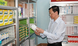 Thứ trưởng Nguyễn Tri Thức khảo sát thực tế y tế cơ sở tại Cà Mau