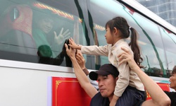 Những khoảnh khắc xúc động trong ngày tiễn quân lên đường nhập ngũ ở Nghệ An