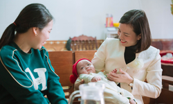 Bất đồng nhóm máu hiếm Rh-, mẹ mang gen tăng đông và u xơ tử cung: 3 lần truyền máu trong bụng mẹ cứu sống thai nhi tại PhenikaaMec