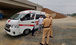 Xử phạt tài xế không bằng lái vẫn điều khiển xe cứu thương