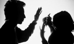 Cán bộ xã đánh vợ tổn hại 95% sức khỏe bị khởi tố, bắt tạm giam