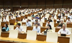 Quốc hội sắp biểu quyết giảm 3 sắc thuế với xăng, dầu