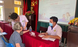 Khám bệnh miễn phí cho người dân Huế hưởng ứng Ngày Sức khỏe toàn dân