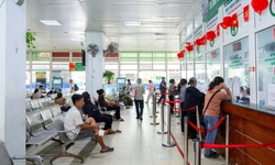 Nắng nóng kéo dài, bệnh viện 'căng mình' đón bệnh nhi và người già