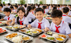 Xây dựng cơ chế giám sát để bữa ăn học đường không bị cắt xén