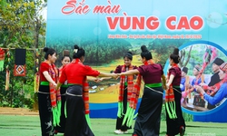 Rộn ràng 54 dân tộc hội tụ trong ngày về thăm làng