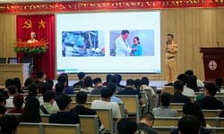 Học viên nói gì khi xem video tai nạn giao thông trước giờ sát hạch?