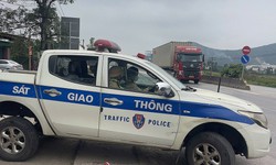 CSGT mở đường đưa bé co giật, tím tái đi cấp cứu kịp thời