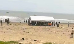 Hàng trăm người trắng đêm tìm kiếm hai bé trai mất tích khi đi tắm biển