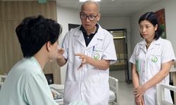 Chưa từng có trong y văn: Người bệnh đến viện cấp cứu với 2 chiếc đũa đâm sâu vào 2 mắt