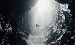 Phát hiện hang động có thác nước bên trong với nhiệt độ thấp lạ thường